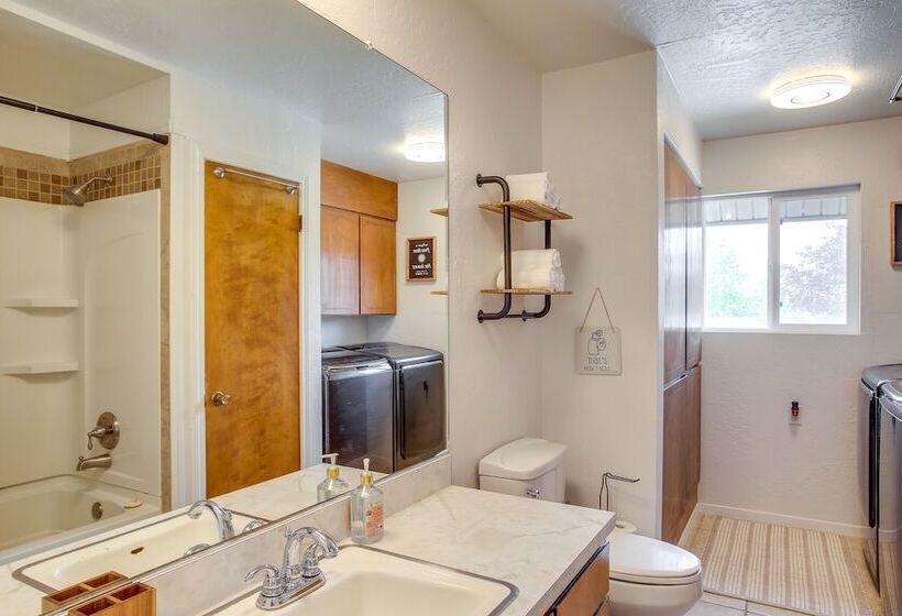 Spirit Lake Home W/ Fenced Yard: 1 Mi To Water!