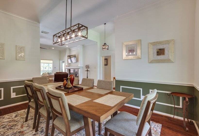 Montgomery Home: Yard, Heated Pool, & Hot Tub!