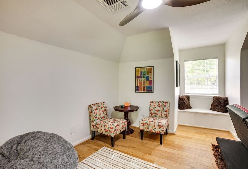 Montgomery Home: Yard, Heated Pool, & Hot Tub!