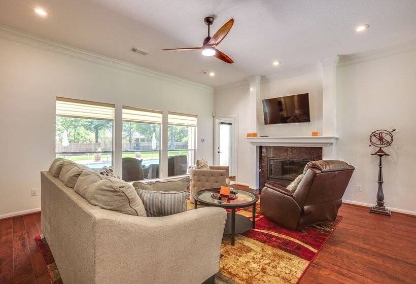 Montgomery Home: Yard, Heated Pool, & Hot Tub!