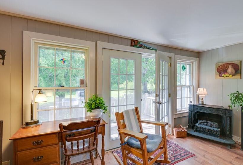 Springvale Farm: Freedom Home With Hiking Trail!