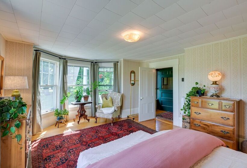 Springvale Farm: Freedom Home With Hiking Trail!