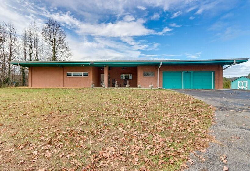 Stunning Copperhill Retreat W/ Mountain Views!