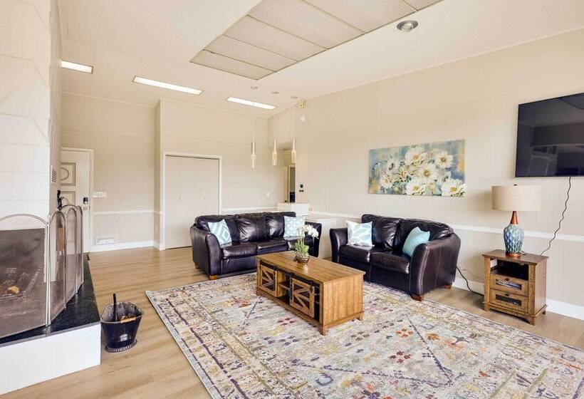 Stunning Copperhill Retreat W/ Mountain Views!