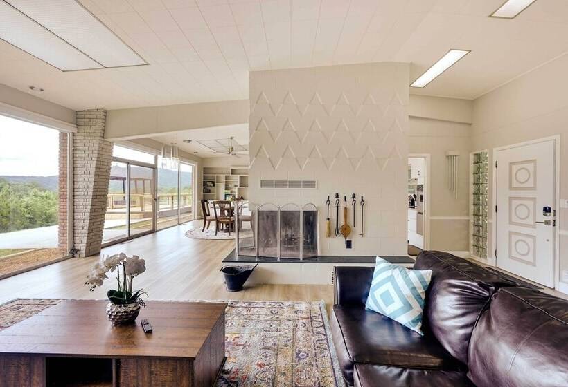 Stunning Copperhill Retreat W/ Mountain Views!