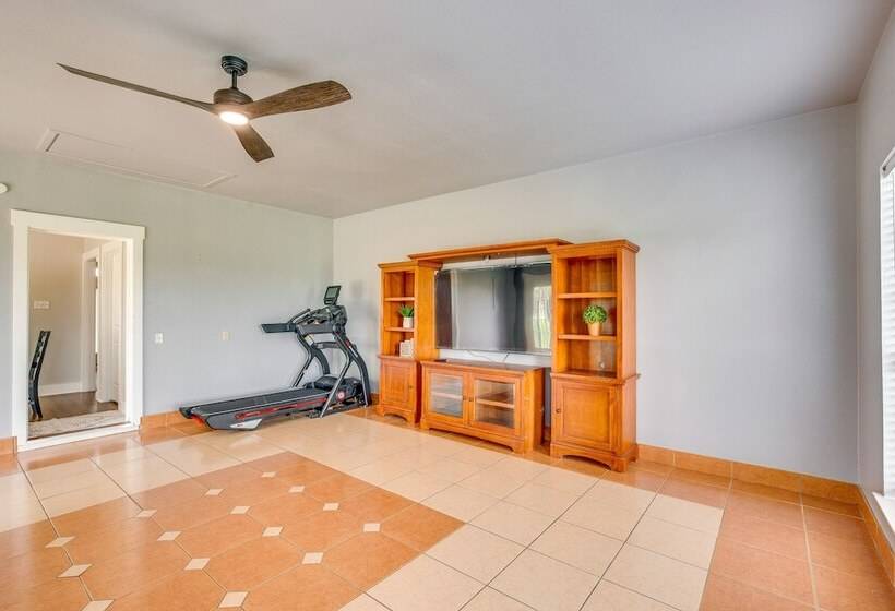 Stunning Van Alstyne Retreat W/ Patio & Fireplace!