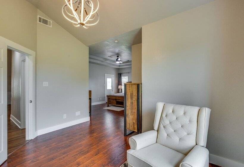 Stunning Van Alstyne Retreat W/ Patio & Fireplace!