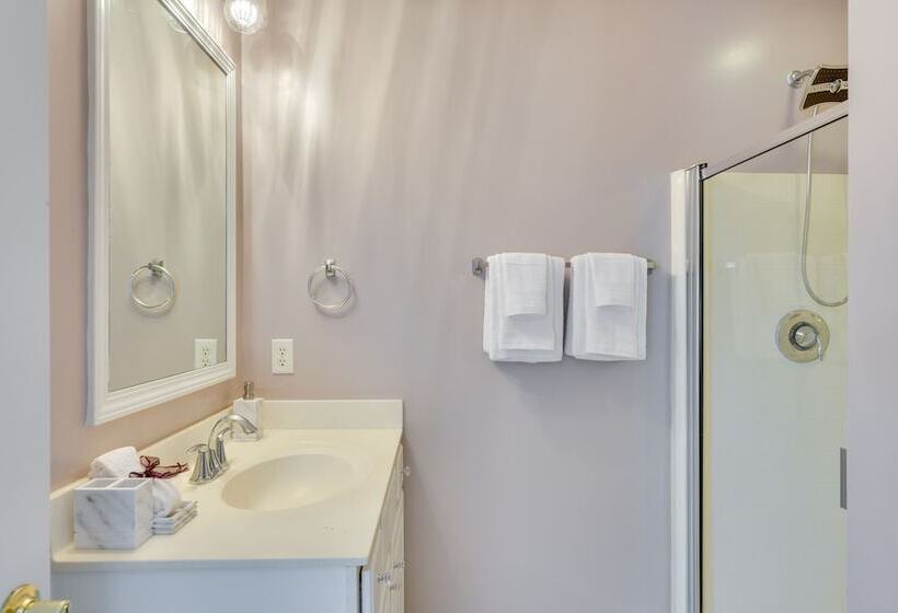 Summerville Getaway W/ Pool Access: Near Golf!