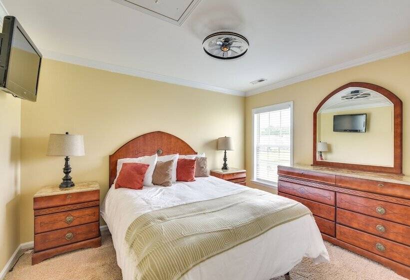 Summerville Getaway W/ Pool Access: Near Golf!