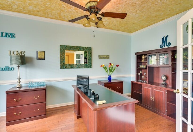 Summerville Getaway W/ Pool Access: Near Golf!