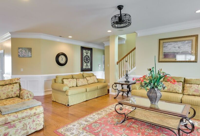 Summerville Getaway W/ Pool Access: Near Golf!