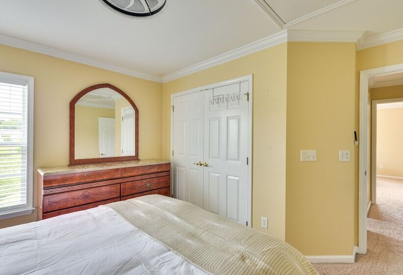 Summerville Getaway W/ Pool Access: Near Golf!