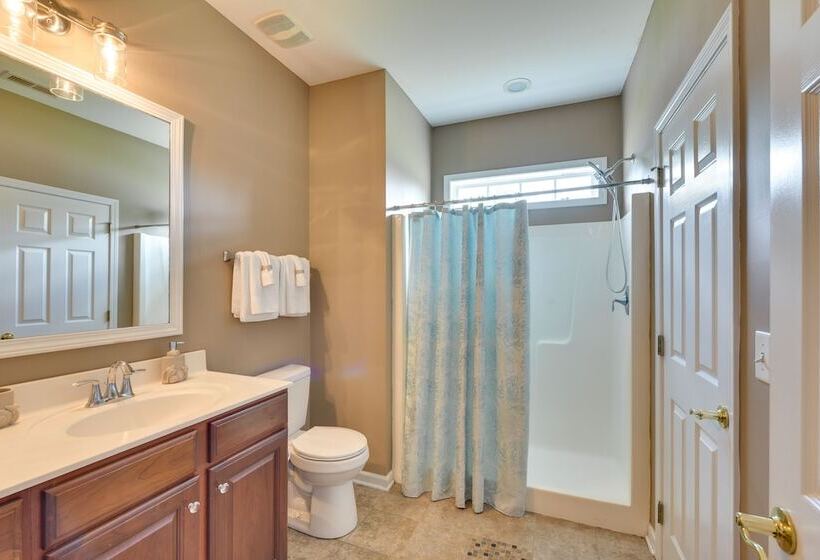 Summerville Getaway W/ Pool Access: Near Golf!