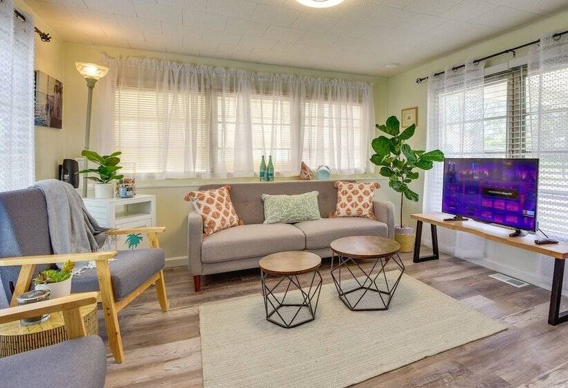 Sunny Bradenton Retreat   Visit Anna Maria Island!