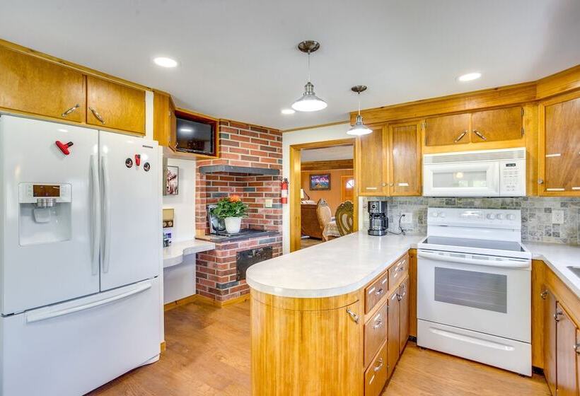 Sunny Cedaredge Home W/ Mtn Views   Hike & Fish!