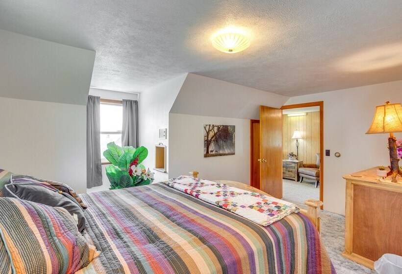 Sunny Cedaredge Home W/ Mtn Views   Hike & Fish!