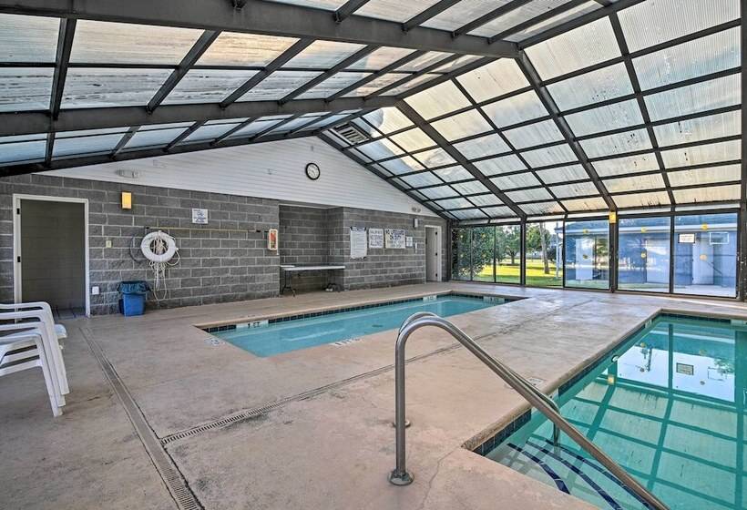 Surfside Beach Home W/ Community Perks Near Ocean!