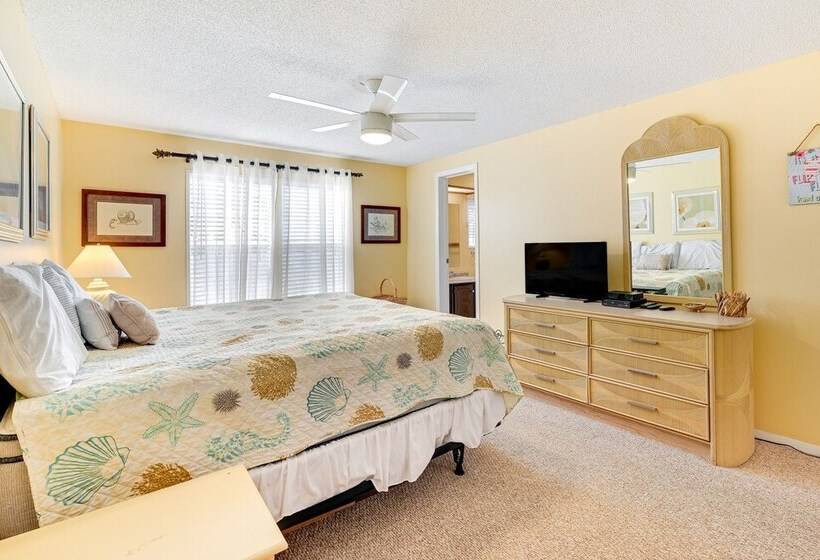 Surfside Beach Home W/ Community Perks Near Ocean!