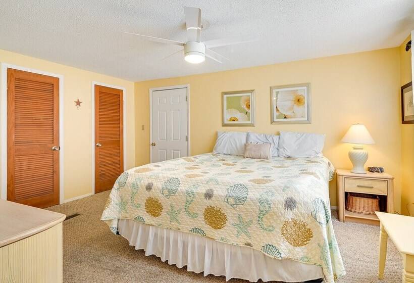 Surfside Beach Home W/ Community Perks Near Ocean!