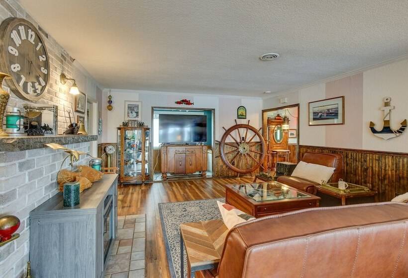 Tacoma Home On Steilacoom Lake W/ Dock!