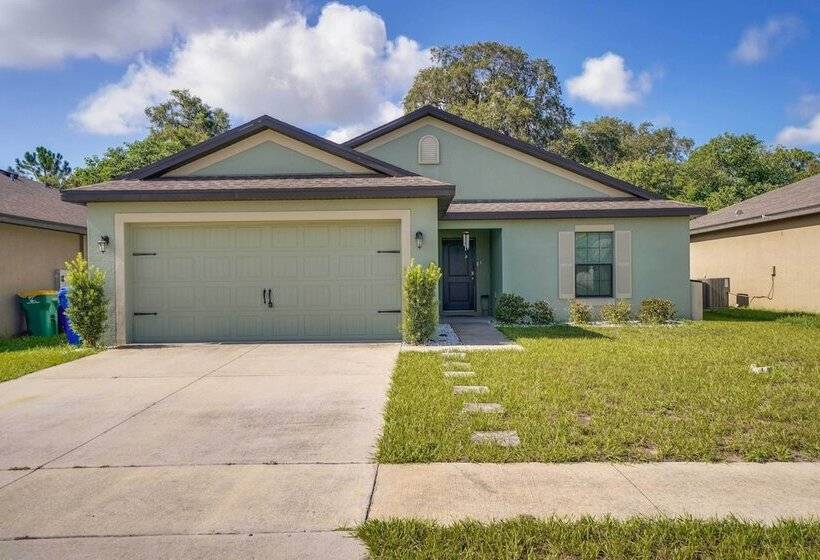 Tavares Retreat W/ Covered Patio & Private Yard