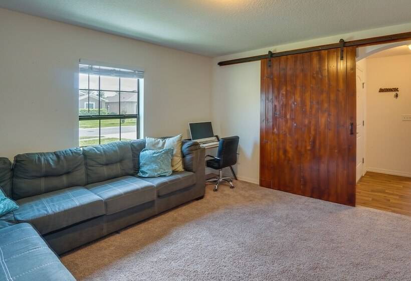 Tavares Retreat W/ Covered Patio & Private Yard