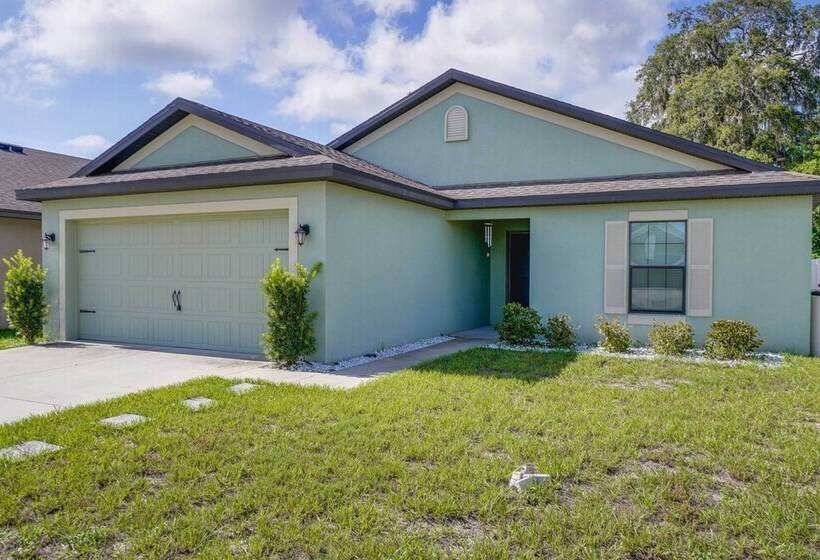 Tavares Retreat W/ Covered Patio & Private Yard