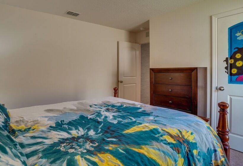 Tavares Retreat W/ Covered Patio & Private Yard