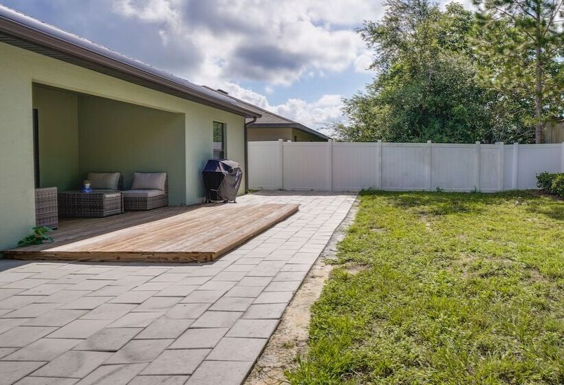 Tavares Retreat W/ Covered Patio & Private Yard