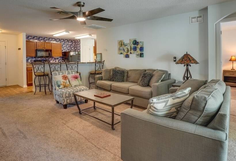 Tavares Retreat W/ Covered Patio & Private Yard