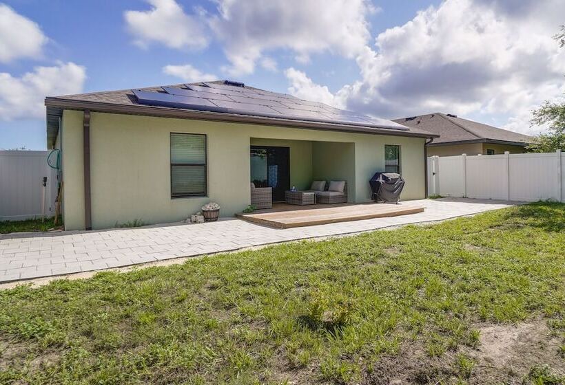 Tavares Retreat W/ Covered Patio & Private Yard