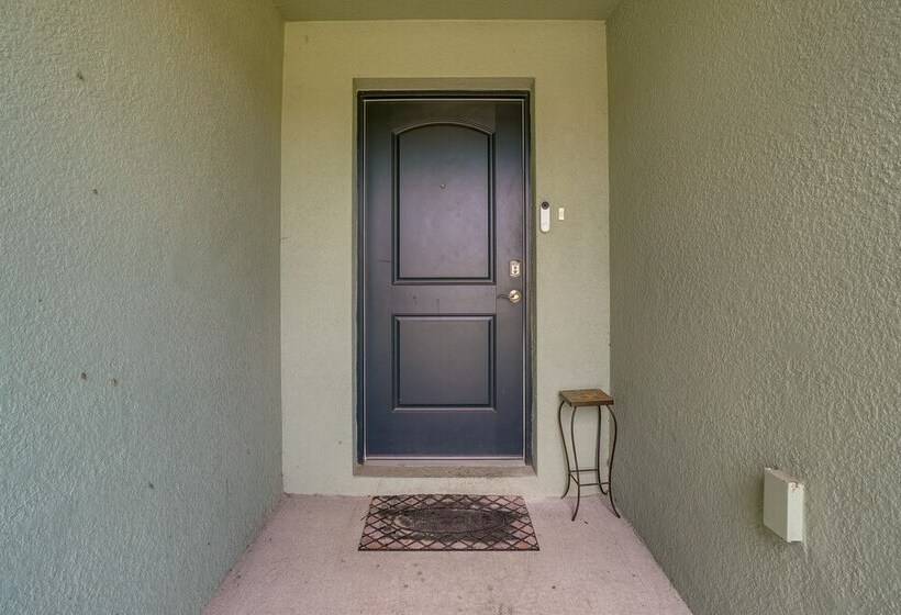 Tavares Retreat W/ Covered Patio & Private Yard