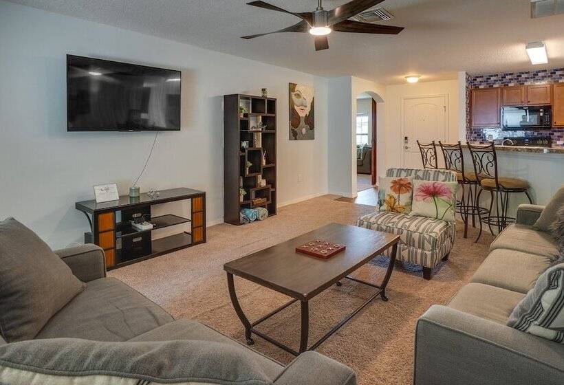 Tavares Retreat W/ Covered Patio & Private Yard