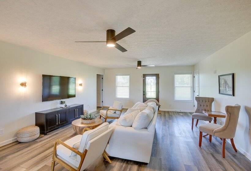 Private Pool & Hot Tub: Expansive Cedar Hill Home