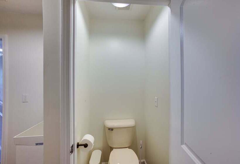 Private Pool & Hot Tub: Expansive Cedar Hill Home