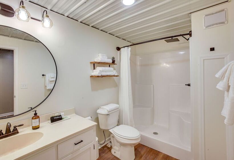 Private Pool & Hot Tub: Expansive Cedar Hill Home