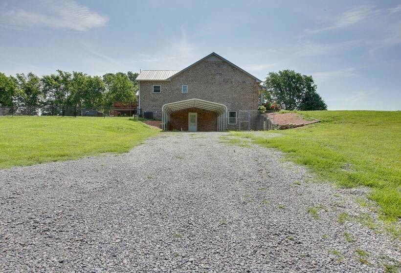 Private Pool & Hot Tub: Expansive Cedar Hill Home
