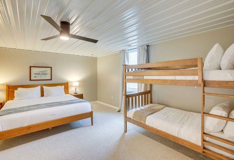 Private Pool & Hot Tub: Expansive Cedar Hill Home