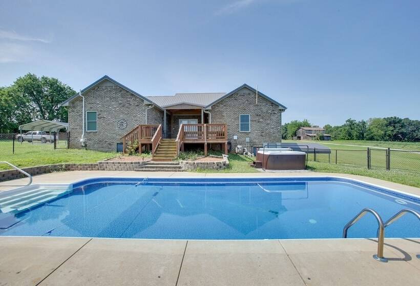 Private Pool & Hot Tub: Expansive Cedar Hill Home
