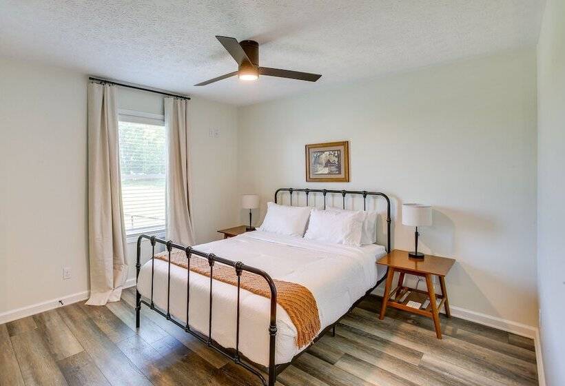 Private Pool & Hot Tub: Expansive Cedar Hill Home