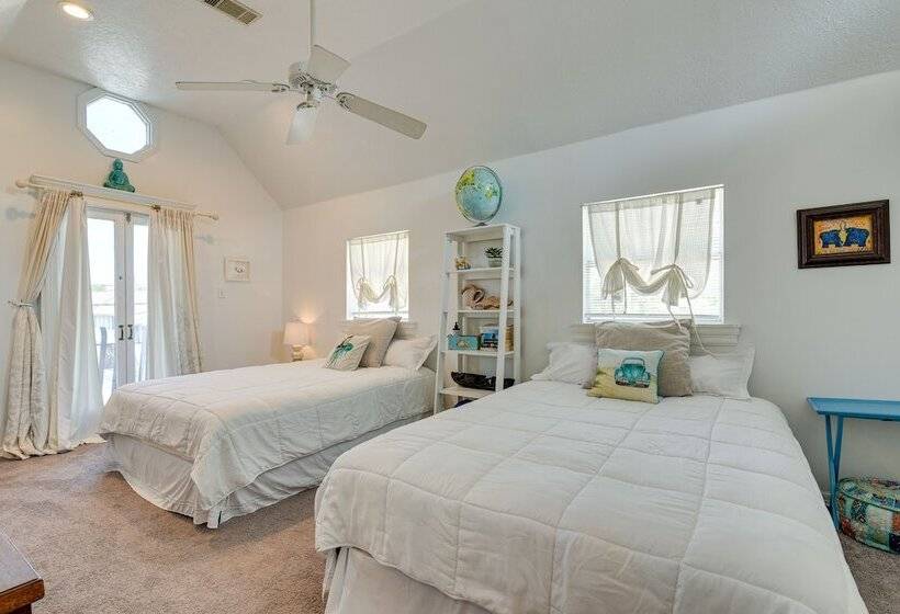 Texas Escape W/ Private Pool, Grill & Balconies!