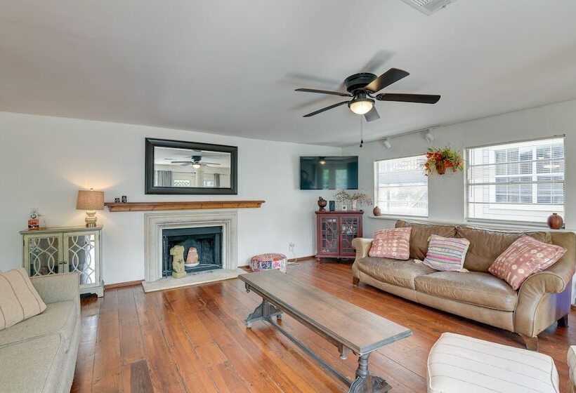 Texas Escape W/ Private Pool, Grill & Balconies!