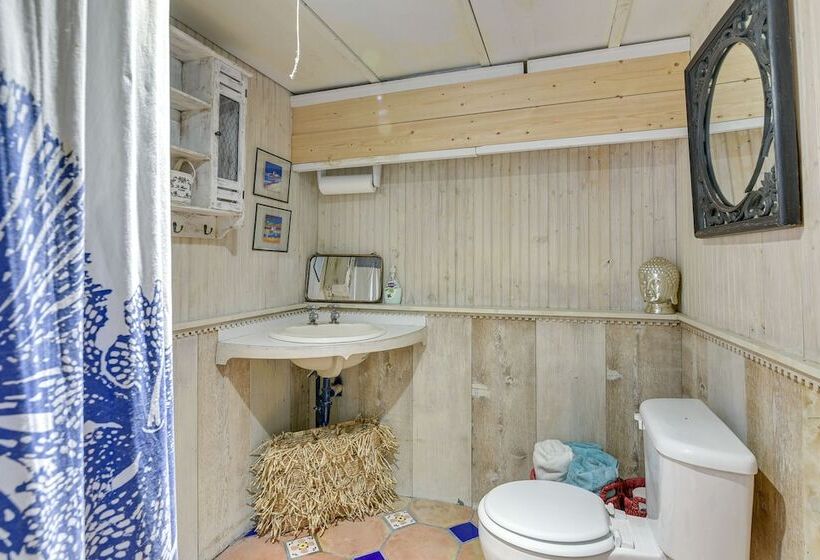 Texas Escape W/ Private Pool, Grill & Balconies!