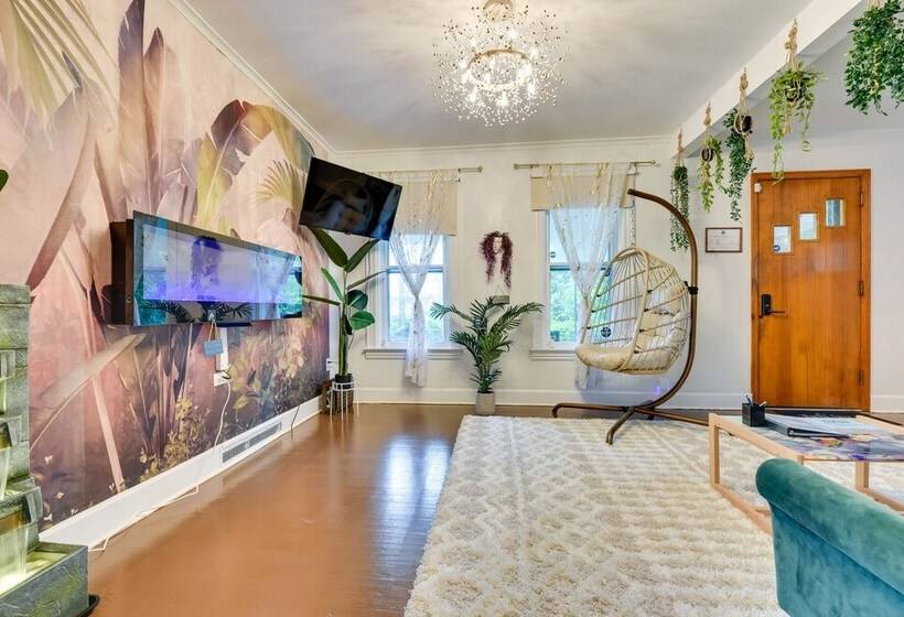 Themed New York Home ~ 2 Mi To Niagara Falls!