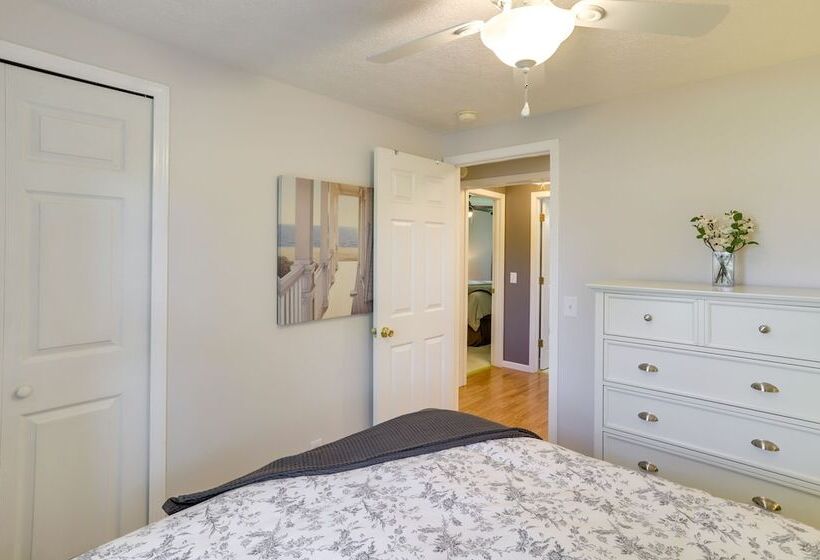 Three Oaks Home W/ Guest House   8 Mi To Beach!
