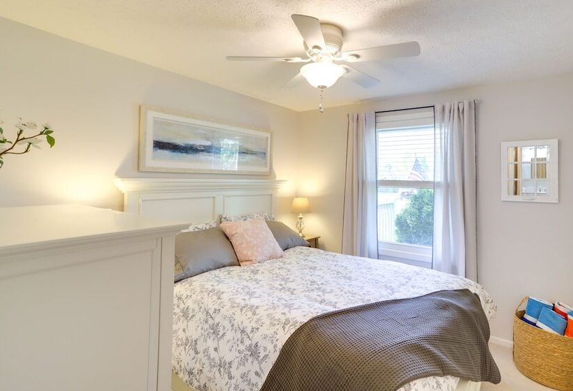 Three Oaks Home W/ Guest House   8 Mi To Beach!