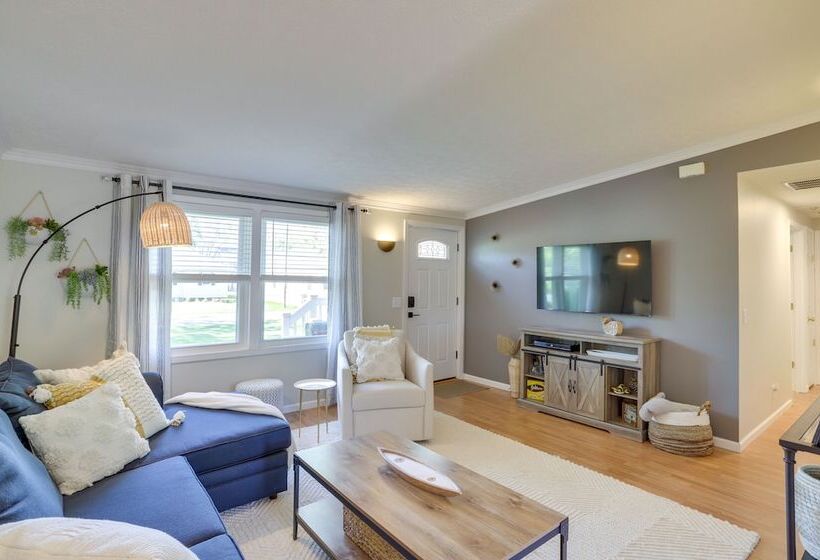 Three Oaks Home W/ Guest House   8 Mi To Beach!