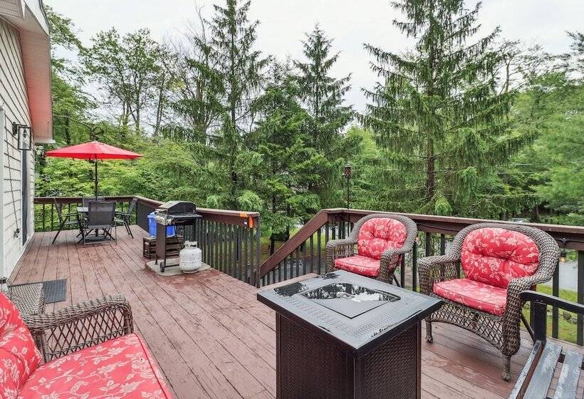 Tobyhanna Home W/ Fire Pits   9 Mi To Kalahari!