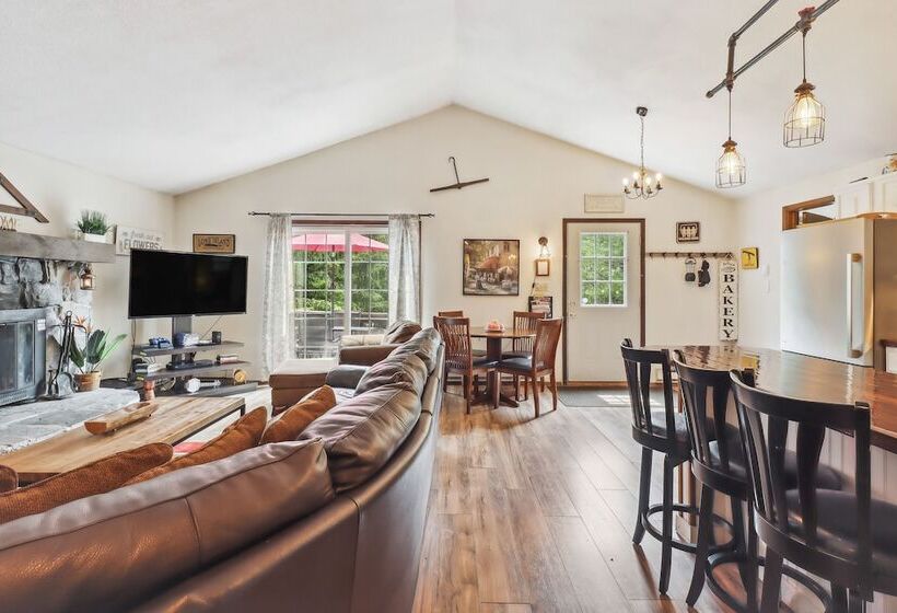 Tobyhanna Home W/ Fire Pits   9 Mi To Kalahari!