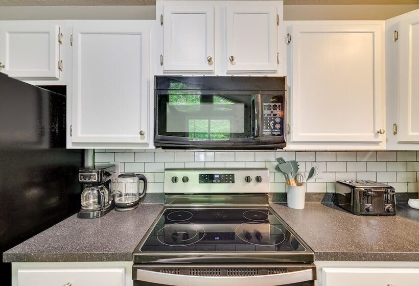 Tobyhanna Home W/ Hot Tub & Community Perks!